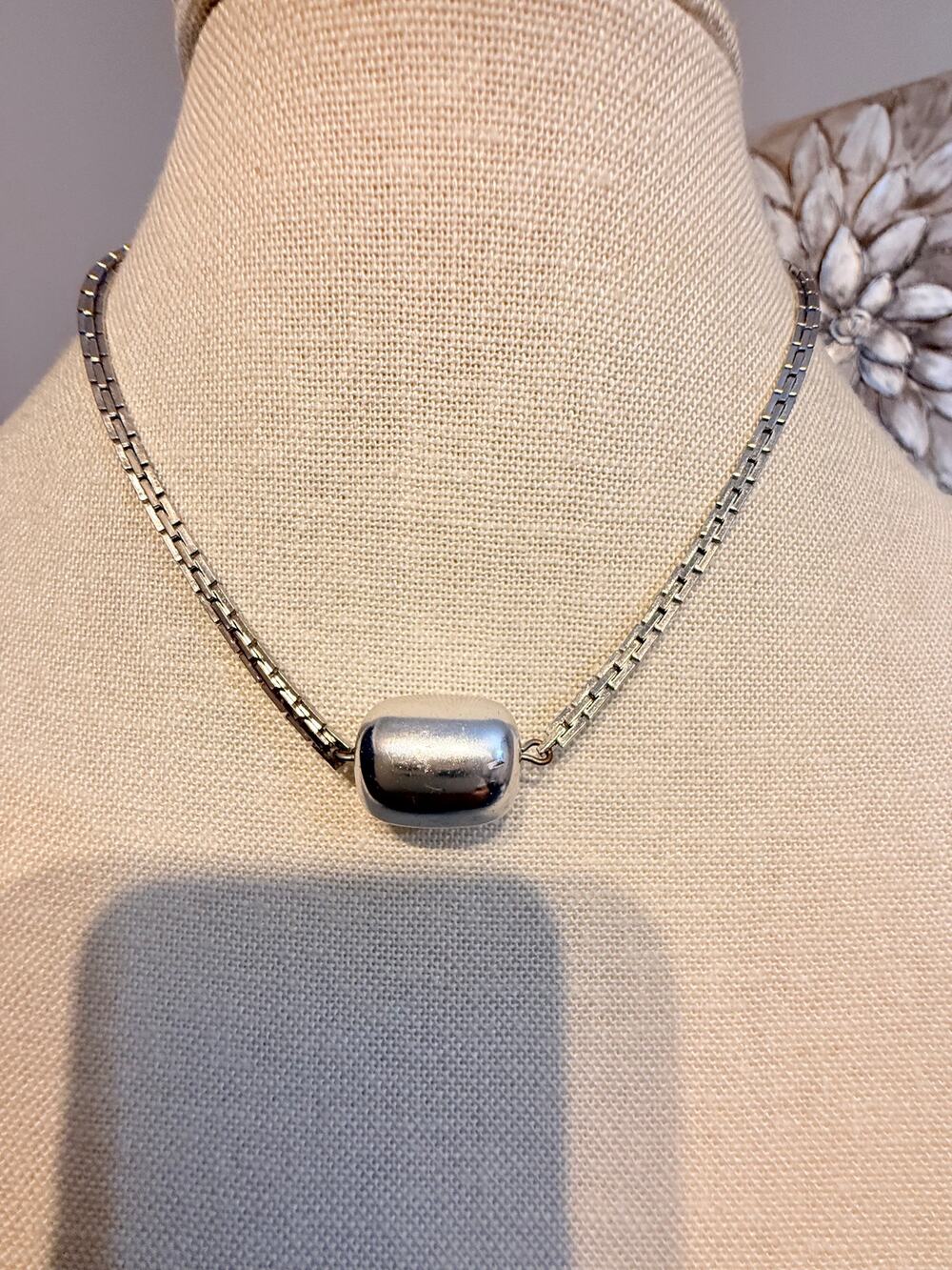 Vintage Silver Tone Barrel Necklace 14